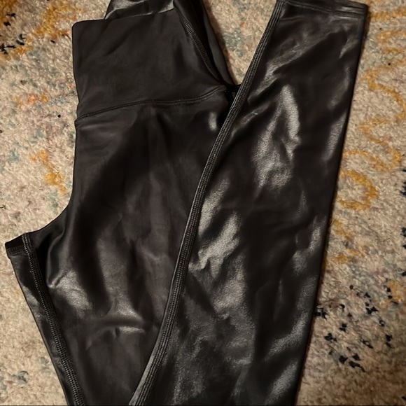 Alo Yoga High-Waist Shine Legging in Anthracite Shine nwot - Picture 7 of 8